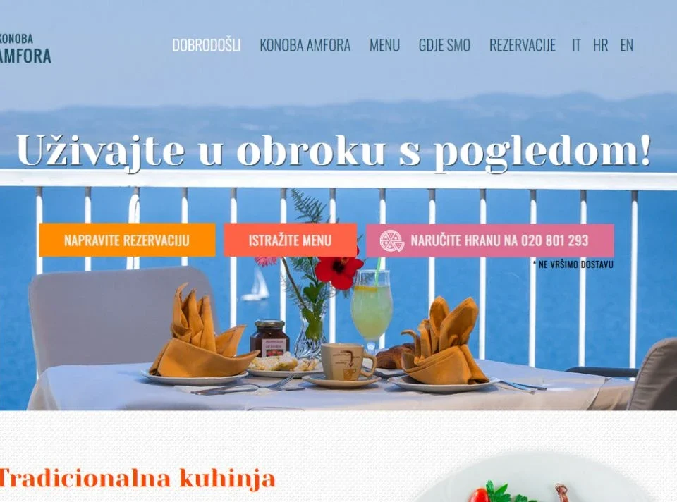 Naslovnica Konobe Amfora s fotografijom terase, pogledom na more i poveznicama na jelovnik i rezervacije.